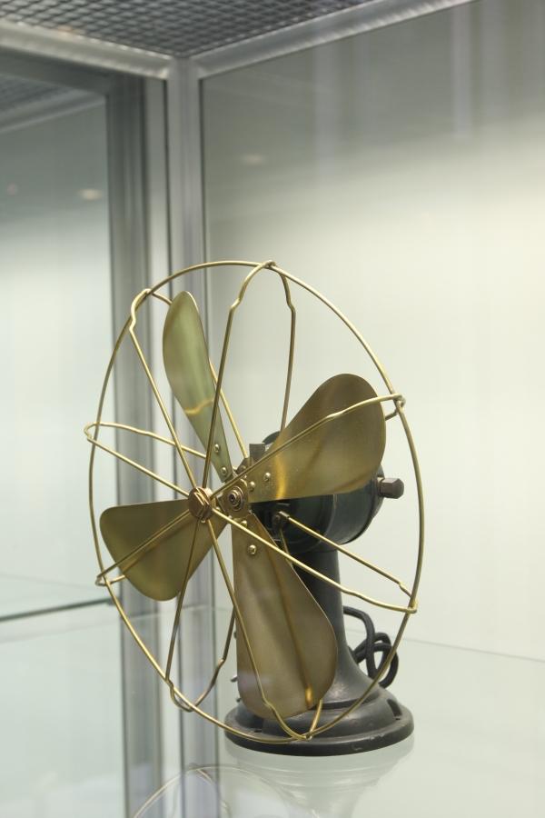 Peter Behrens AEG fan