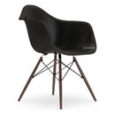 Eames Plastic Armchair RE DAW, Tiefschwarz, Ohne Polsterung, Ohne Polsterung, Standardhöhe - 43 cm, Ahorn dunkel