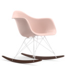 Eames Plastic Armchair RE RAR, Zartrosé, Beschichtet weiß, Ahorn dunkel